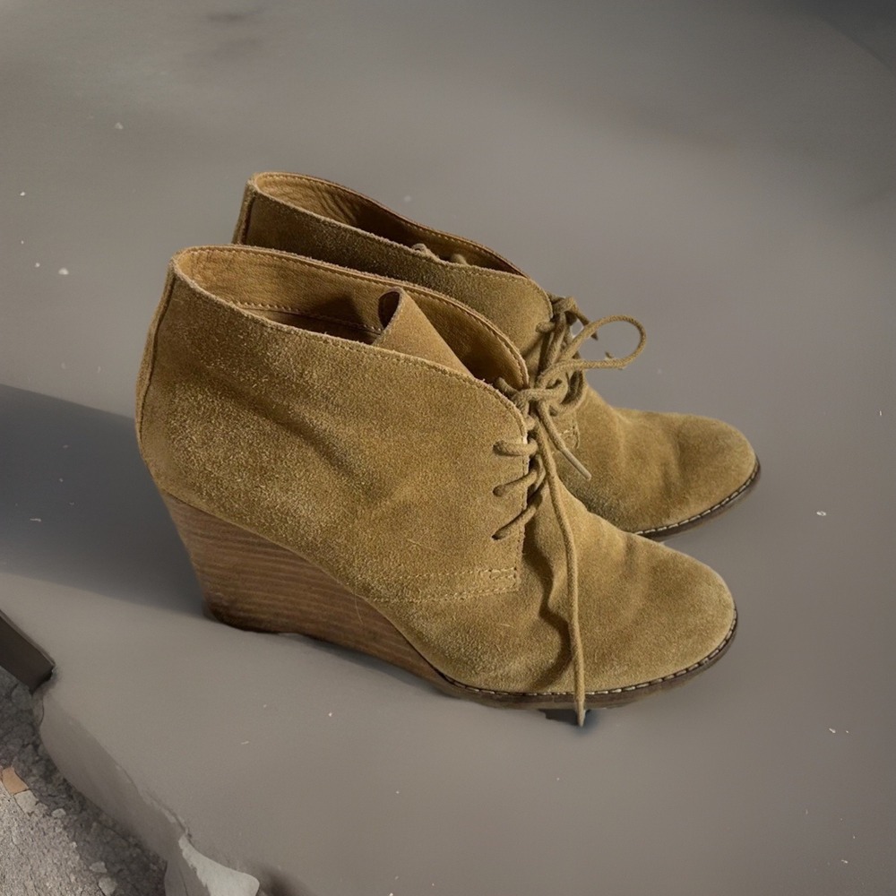 Lucky Brand Yamene Tan Suede‎ Wedge Booties Lace Up Desert Boots Womens 7.5M